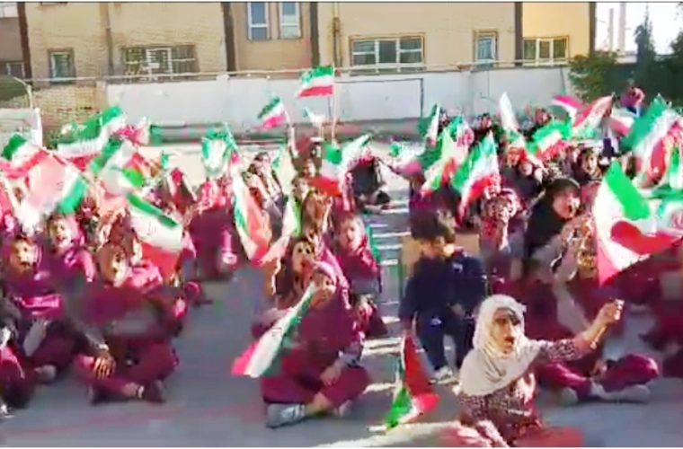 آیین بزرگداشت چهل و ششمین سالگرد پیروزی انقلاب اسلامی در مدرسه دخترانه بنت المهدی صدر چرام+تصاویر