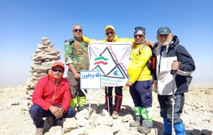 صعود فرزندان چرام ( باشگاه کوهنوردی شهید کاظمپور )  بر بام قله برم فیروز استان فارس