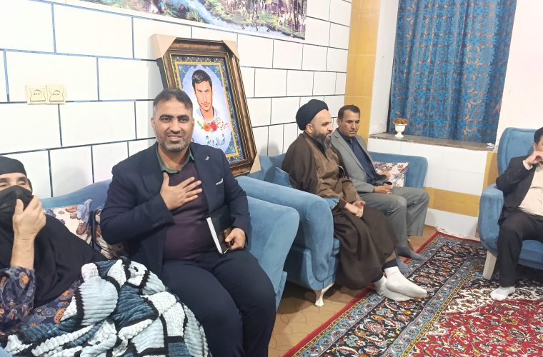 در دیدار سرپرست جدید بنیاد شهید چرام با خانواده شهدا