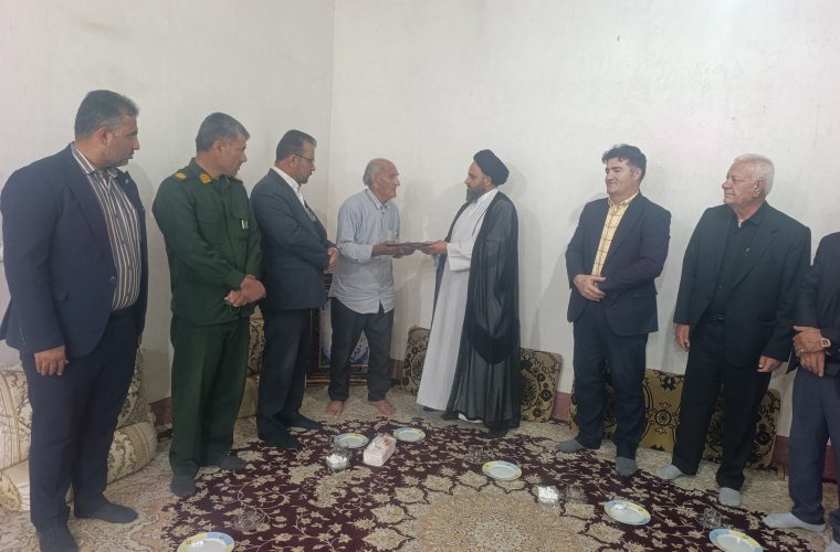 تجلیل از خانواده معزز شهدای کارگر بمناسبت گرامیداشت روز کار و کارگر در چرام تجلیل از خانواده معزز شهدای کارگر بمناسبت گرامیداشت روز کار و کارگر در چرام